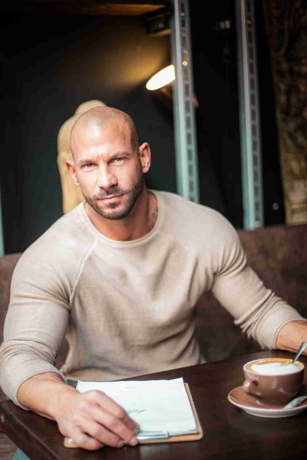 Male Escort Alex – premium Aura Escort profile in Sydney